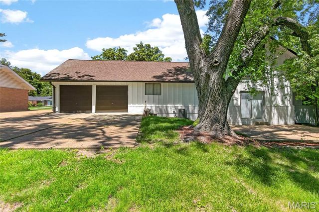 500 Kingridge Drive, Ballwin, MO 63011