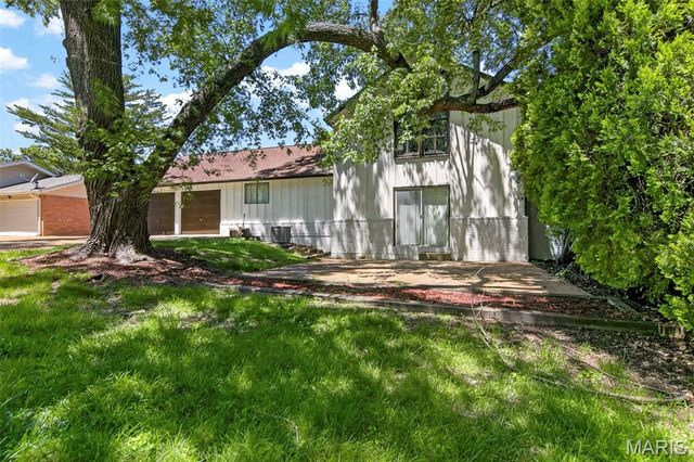 500 Kingridge Drive, Ballwin, MO 63011