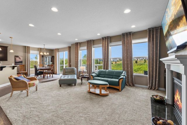 4014 Holasek Path, Chaska, MN 55318