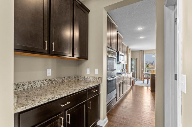 4014 Holasek Path, Chaska, MN 55318