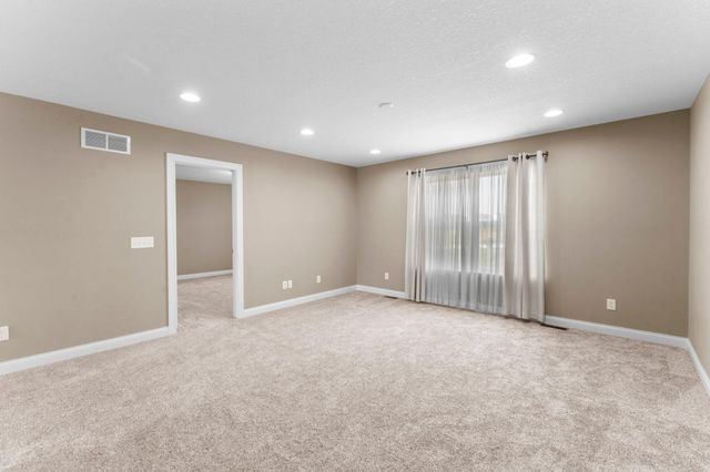 4014 Holasek Path, Chaska, MN 55318
