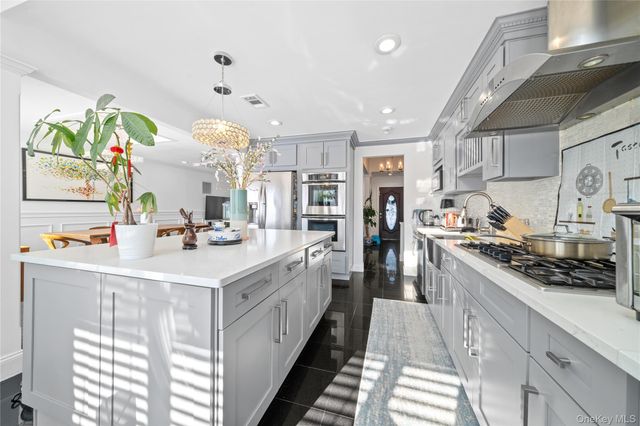 98 Birchwood Park Drive, Jericho, NY 11753