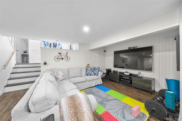 98 Birchwood Park Drive, Jericho, NY 11753