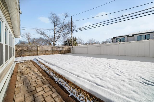 98 Birchwood Park Drive, Jericho, NY 11753