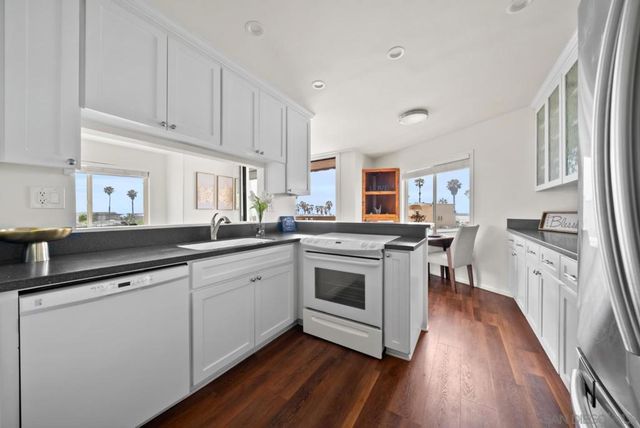 5155 W Point Loma 8, San Diego, CA 92107