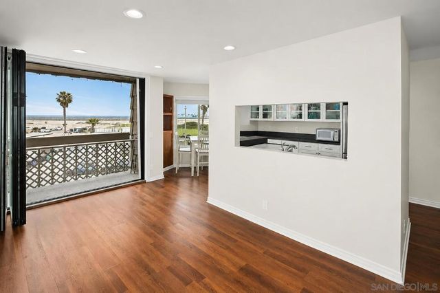 5155 W Point Loma 8, San Diego, CA 92107