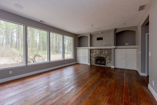 4911 E Greenbluff Rd, Colbert, WA 99005