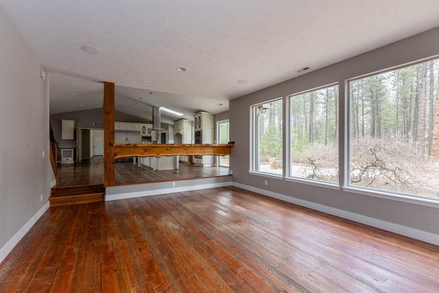 4911 E Greenbluff Rd, Colbert, WA 99005