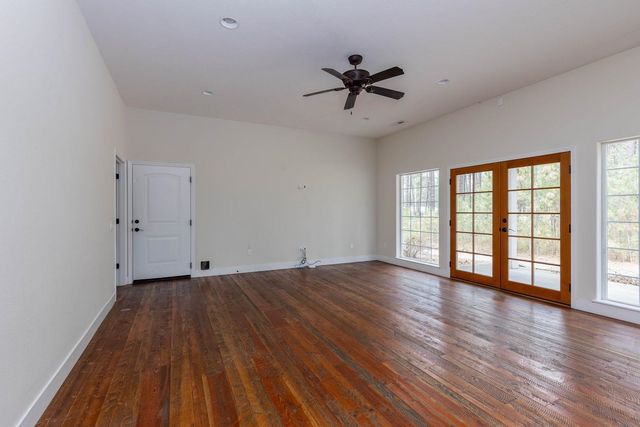 4911 E Greenbluff Rd, Colbert, WA 99005