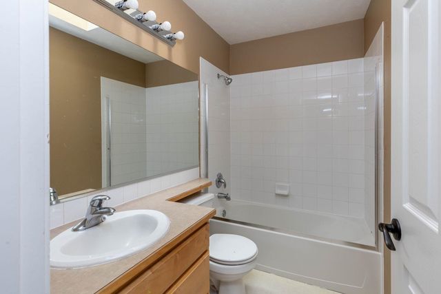 4911 E Greenbluff Rd, Colbert, WA 99005