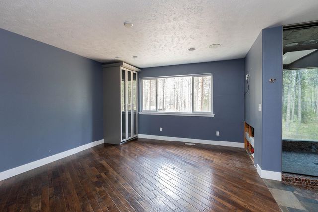 4911 E Greenbluff Rd, Colbert, WA 99005