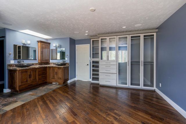 4911 E Greenbluff Rd, Colbert, WA 99005