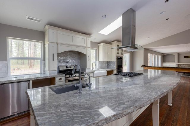 4911 E Greenbluff Rd, Colbert, WA 99005