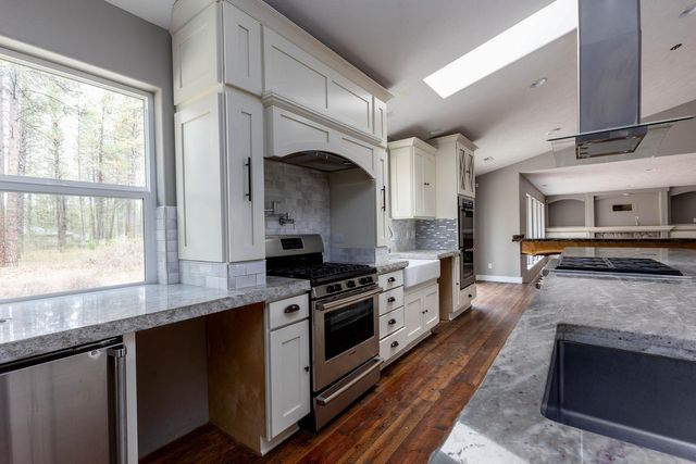 4911 E Greenbluff Rd, Colbert, WA 99005