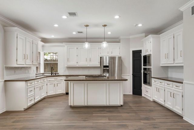 23 Shearwater Place, The Woodlands, TX 77381