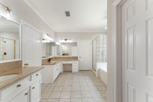 23 Shearwater Place, The Woodlands, TX 77381