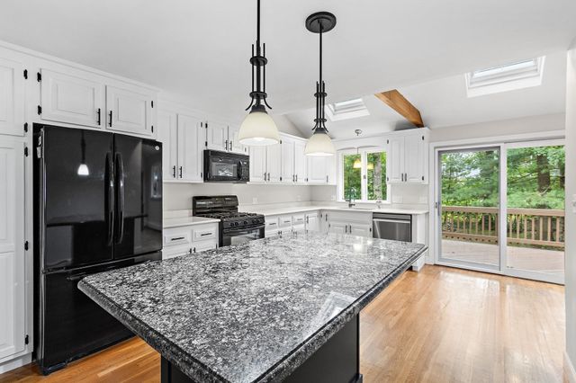 141 Longhill Rd, Franklin, MA 02038