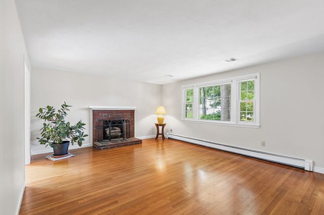 141 Longhill Rd, Franklin, MA 02038