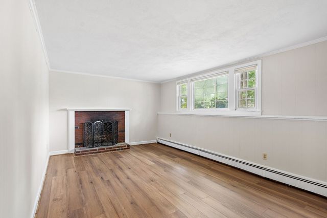 141 Longhill Rd, Franklin, MA 02038
