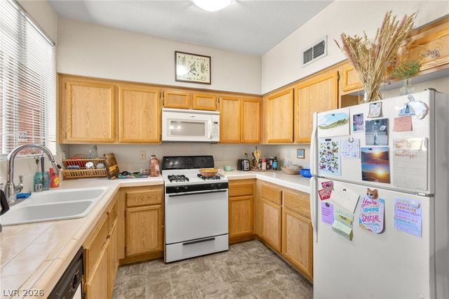 7628 Pacific Hills Avenue 204, Las Vegas, NV 89128