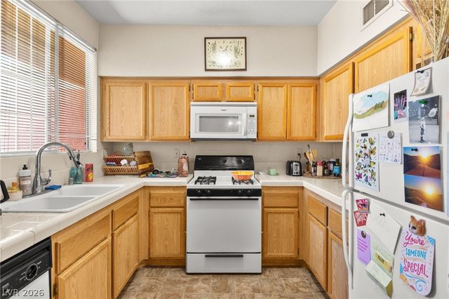 7628 Pacific Hills Avenue 204, Las Vegas, NV 89128