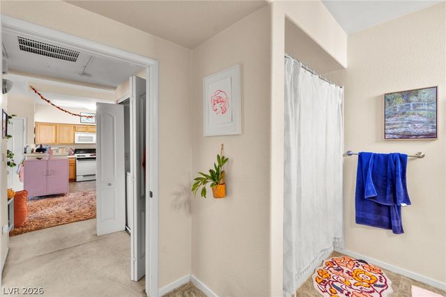 7628 Pacific Hills Avenue 204, Las Vegas, NV 89128
