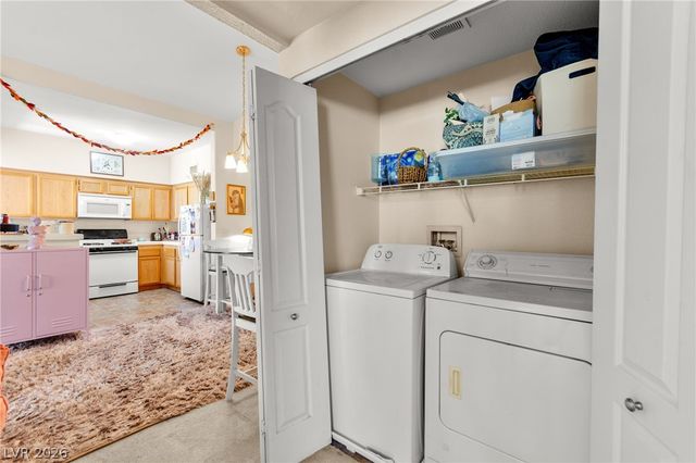 7628 Pacific Hills Avenue 204, Las Vegas, NV 89128
