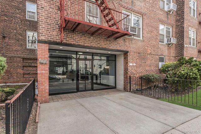 3345 90th Street 3G, Jackson Heights, NY 11101