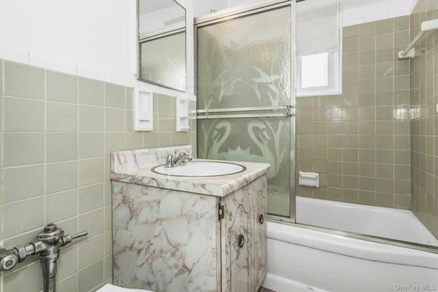 3345 90th Street 3G, Jackson Heights, NY 11101