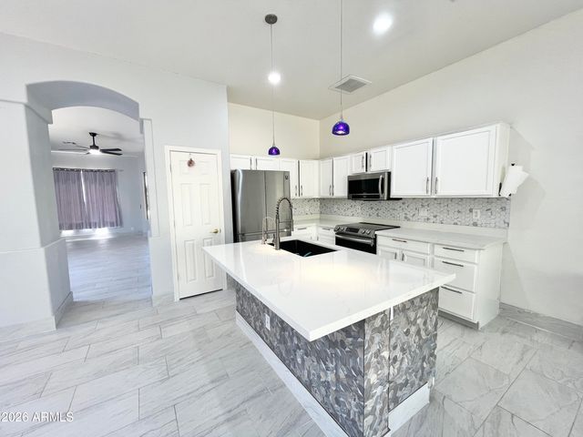 6030 W KIMBERLY Way, Glendale, AZ 85308