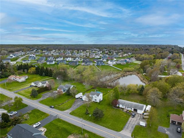 7747 Roder Parkway, Ontario, NY 14519