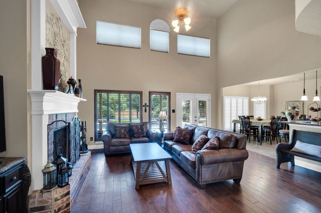 4240 Monroe Drive, Midlothian, TX 76065