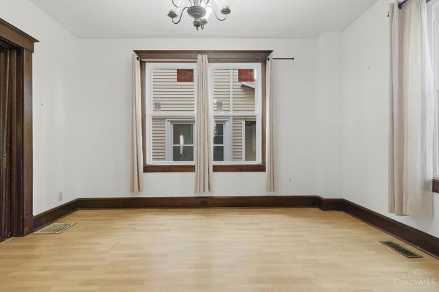 3070 Wardall Avenue, Cincinnati, OH 45211