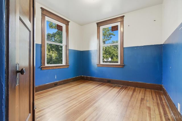 3070 Wardall Avenue, Cincinnati, OH 45211