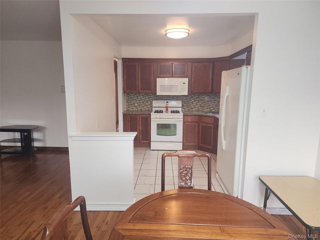 65-08 77 Street 2, Middle Village, NY 11379