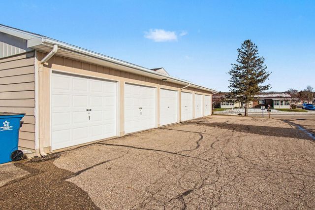 5961 Leisure South Drive SE, Kentwood, MI 49548