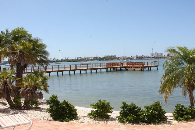 4725 COVE CIRCLE 906, St Petersburg, FL 33708