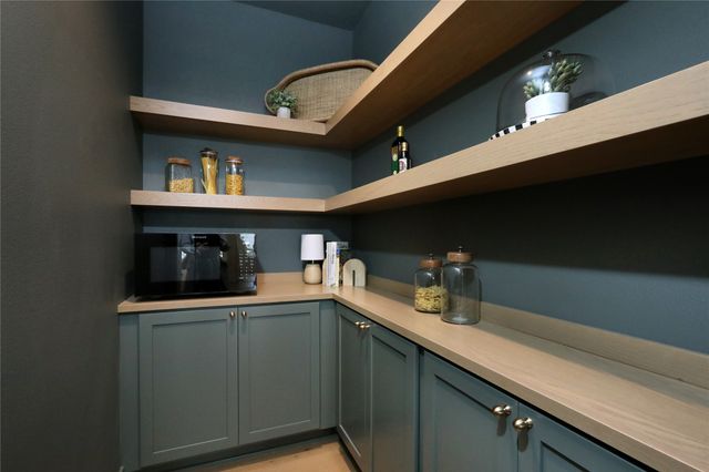 8233 Mahon Court, Johnston, IA 50131