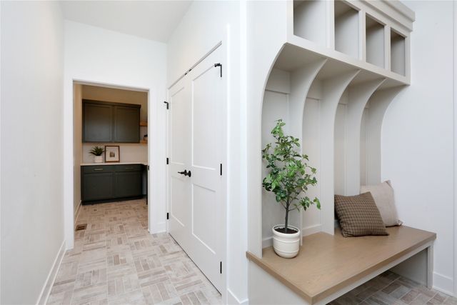 8233 Mahon Court, Johnston, IA 50131