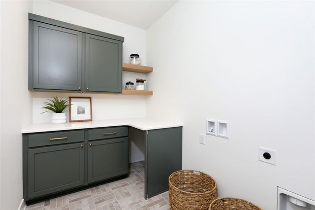 8233 Mahon Court, Johnston, IA 50131