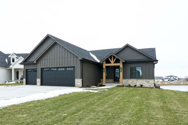 8233 Mahon Court, Johnston, IA 50131