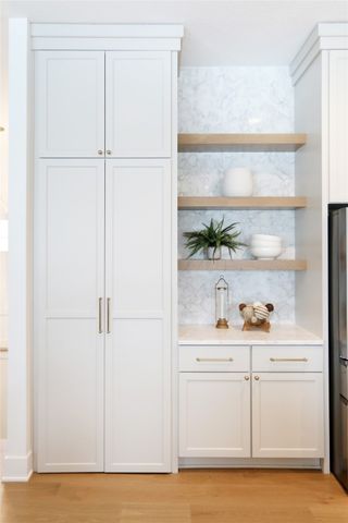 8233 Mahon Court, Johnston, IA 50131