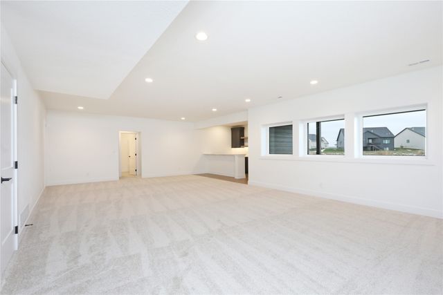 8233 Mahon Court, Johnston, IA 50131