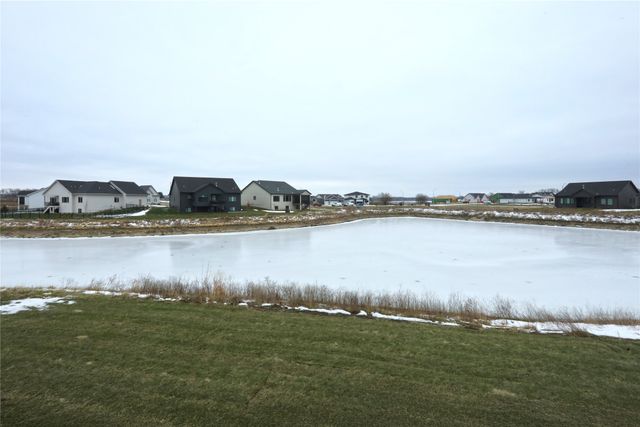 8233 Mahon Court, Johnston, IA 50131