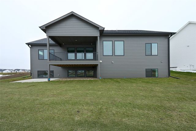 8233 Mahon Court, Johnston, IA 50131