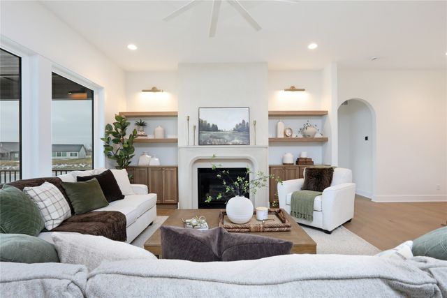 8233 Mahon Court, Johnston, IA 50131