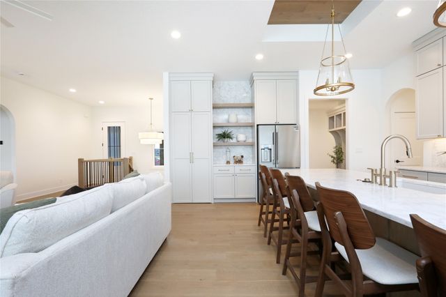 8233 Mahon Court, Johnston, IA 50131