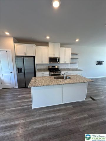7614 Clayton Ave, Upper Saucon Twp, PA 18036