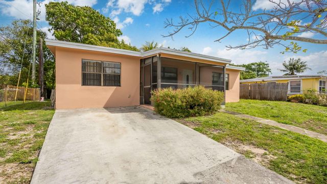 131 Ficus Tree Drive, Lantana, FL 33462