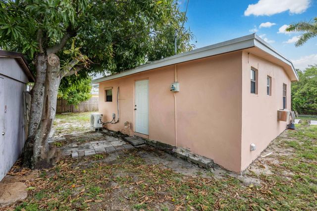 131 Ficus Tree Drive, Lantana, FL 33462